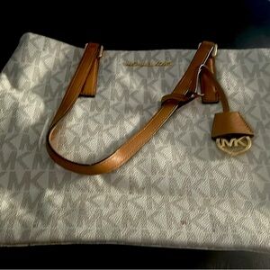 Micheal Kors purse